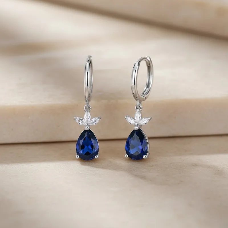 Su Damlası Safir Ve Markiz Pırlantalı Altın Küpe