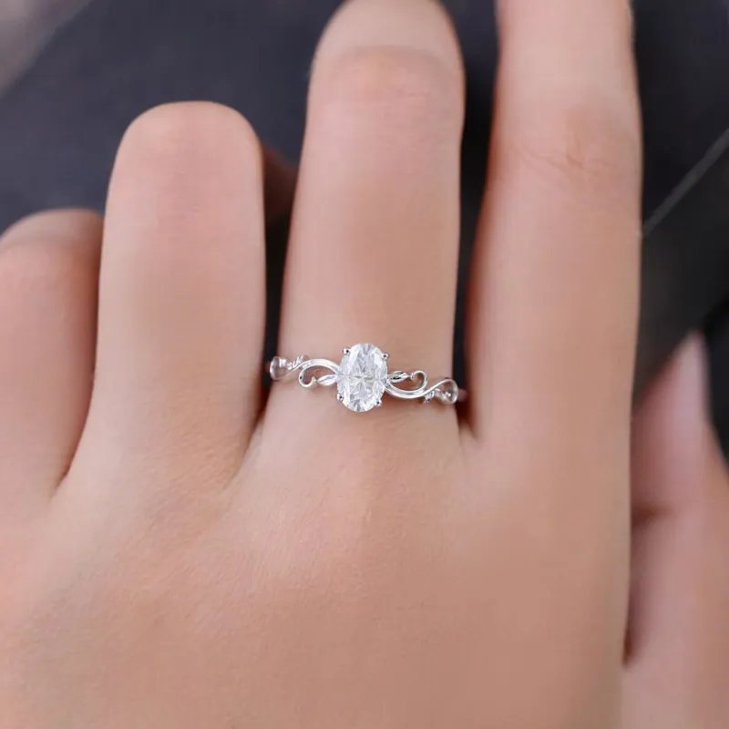 Oval Pırlanta Vintage Tektaş Yüzük 0.40 Ct E-VS1